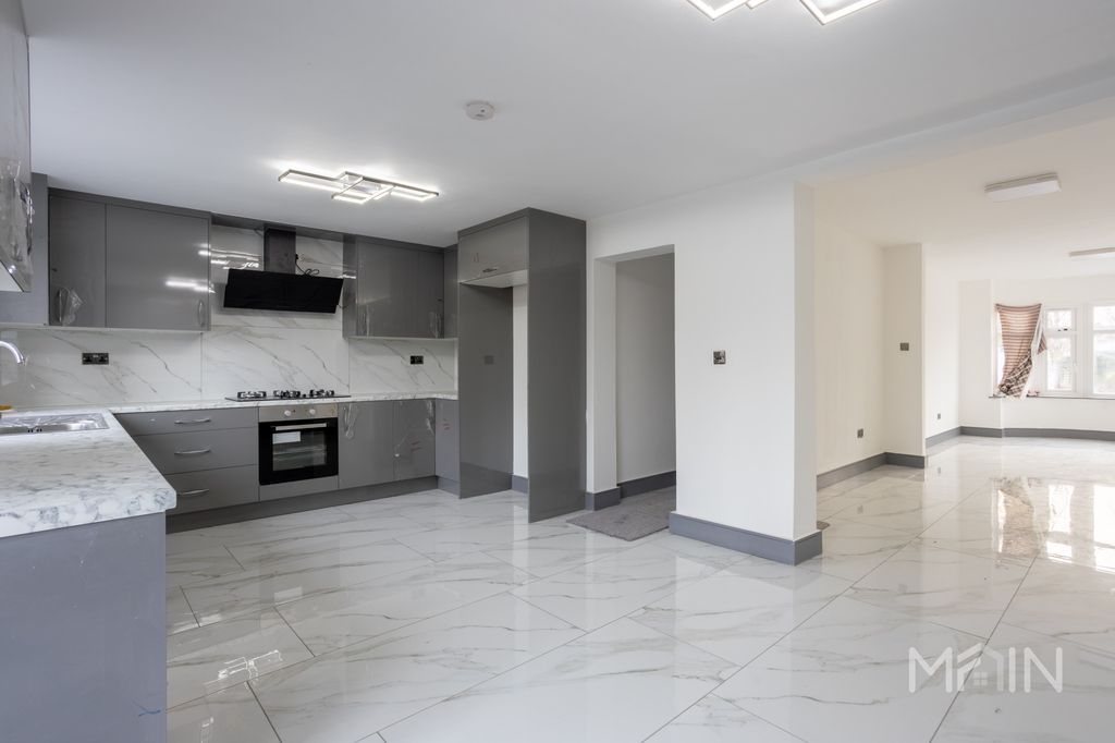 Additional image 8 of 6 bed semi-detached house for saleLeicester Road, Wigston LE18