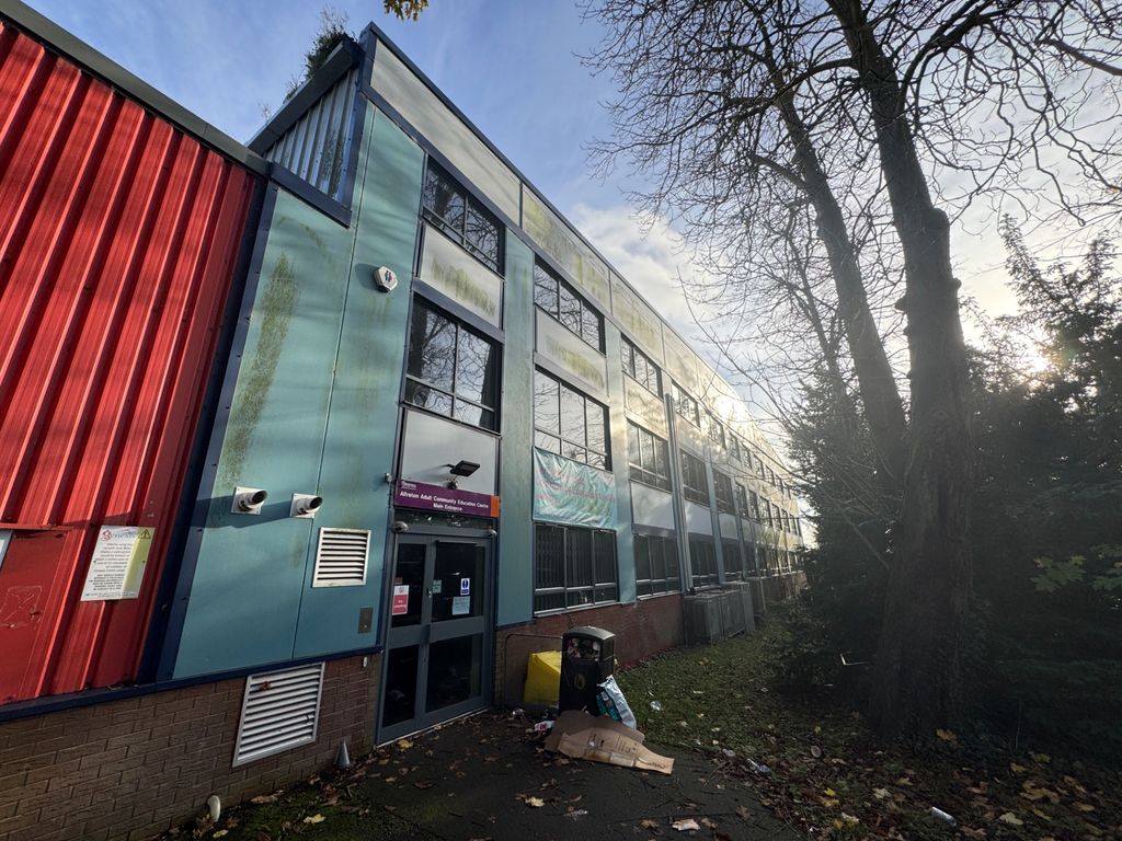 Property photo 1 of 18 Photo 9