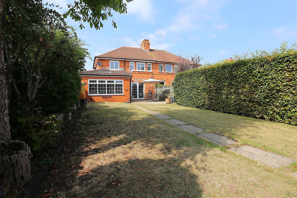 Property photo 2 of 26