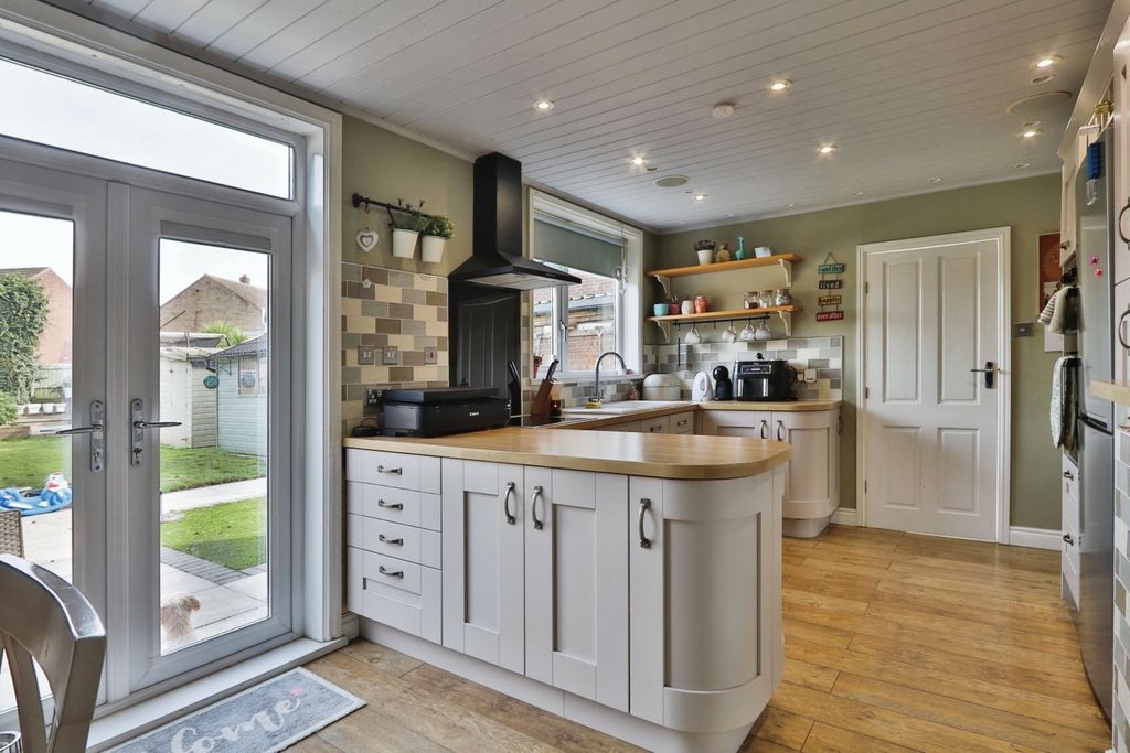 Property photo 2 of 15 3956217