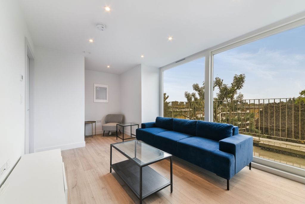 Property photo 1 of 8 Cavell Court