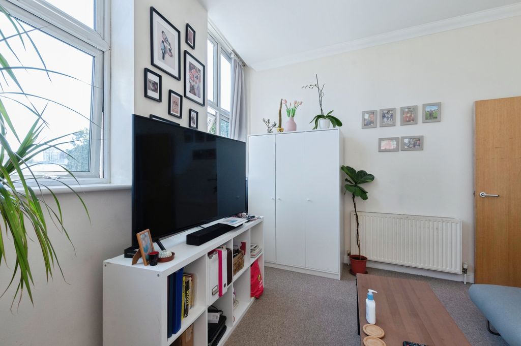 Property photo 3 of 11