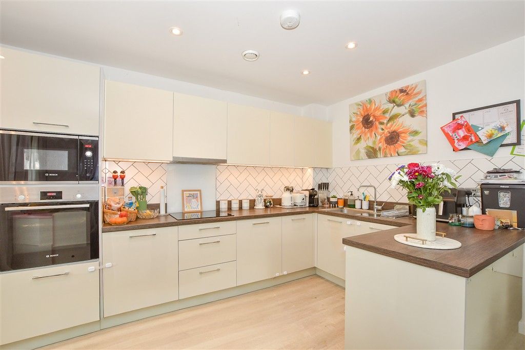 Property photo 3 of 12 Kitchen/Lounge/Diner