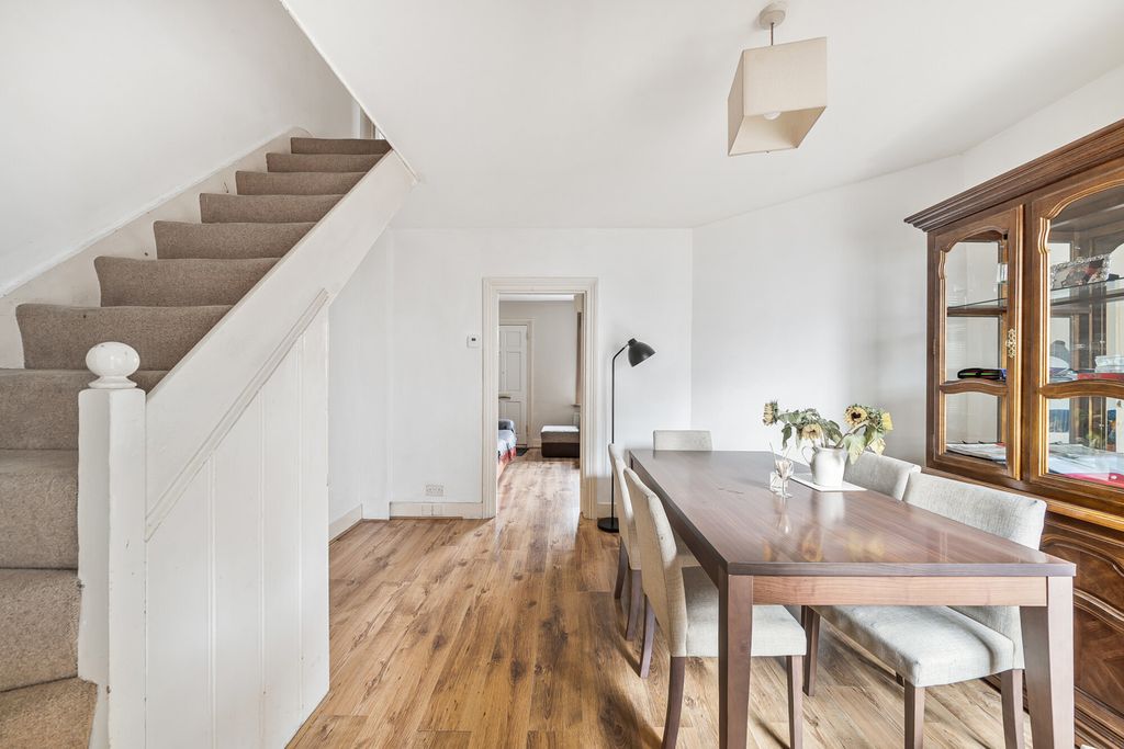 Property photo 3 of 23 1320497-13-686E99...