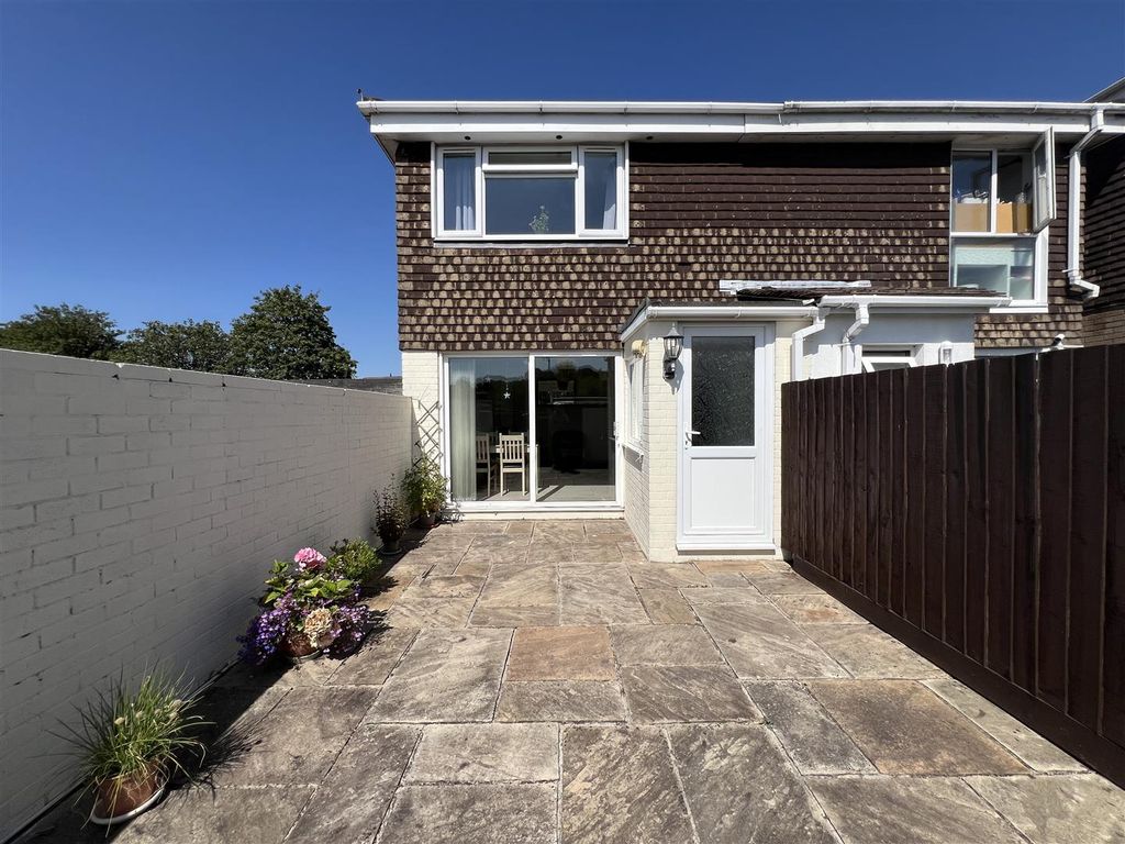 Property photo 1 of 16 Downfield Drive, Plympton, Plymouth Pl7 2Dp