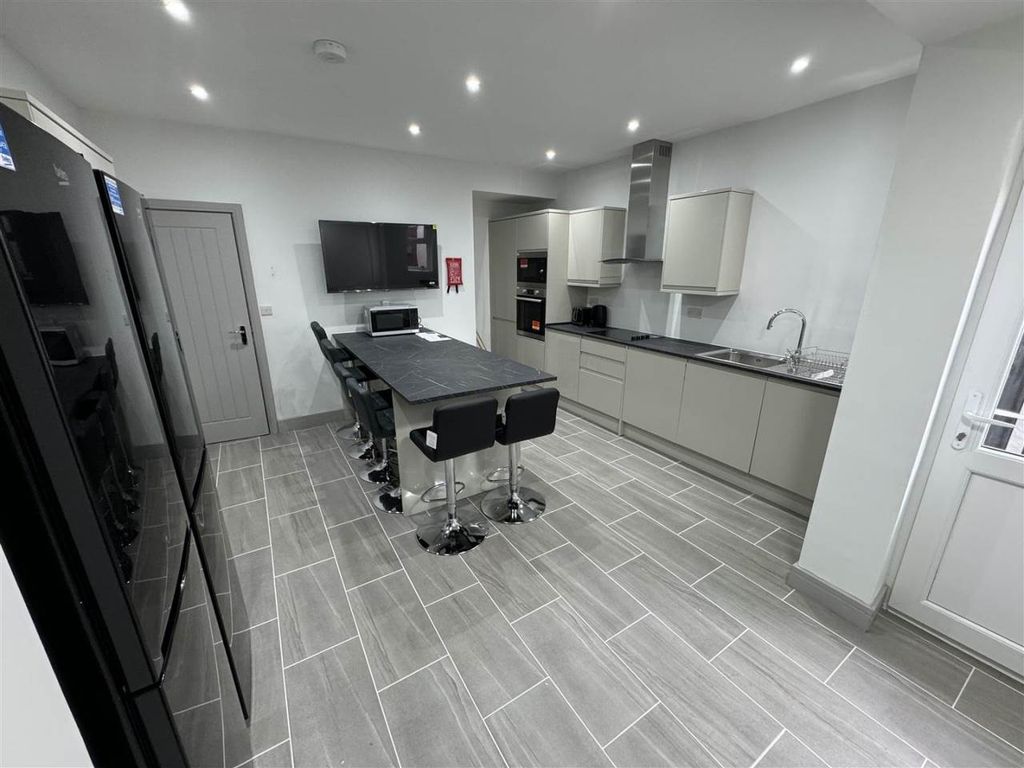 Property photo 1 of 3 9U_Fcowsnkae-F-Ewo2Mqq