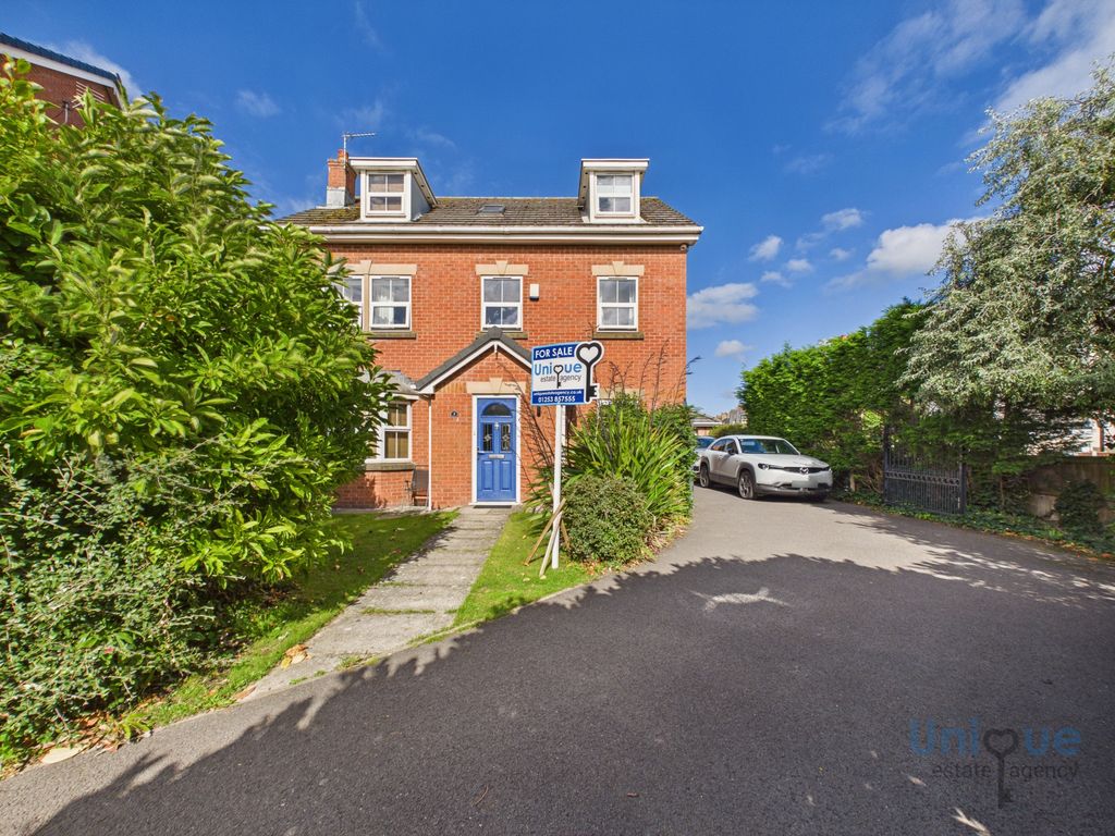 Property photo 1 of 27