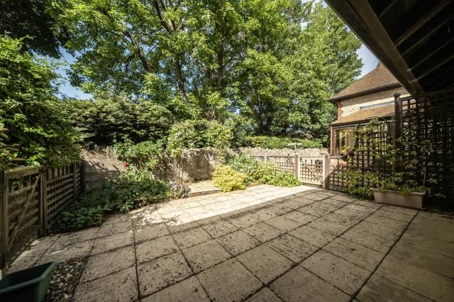 Property photo 2 of 8 Garden