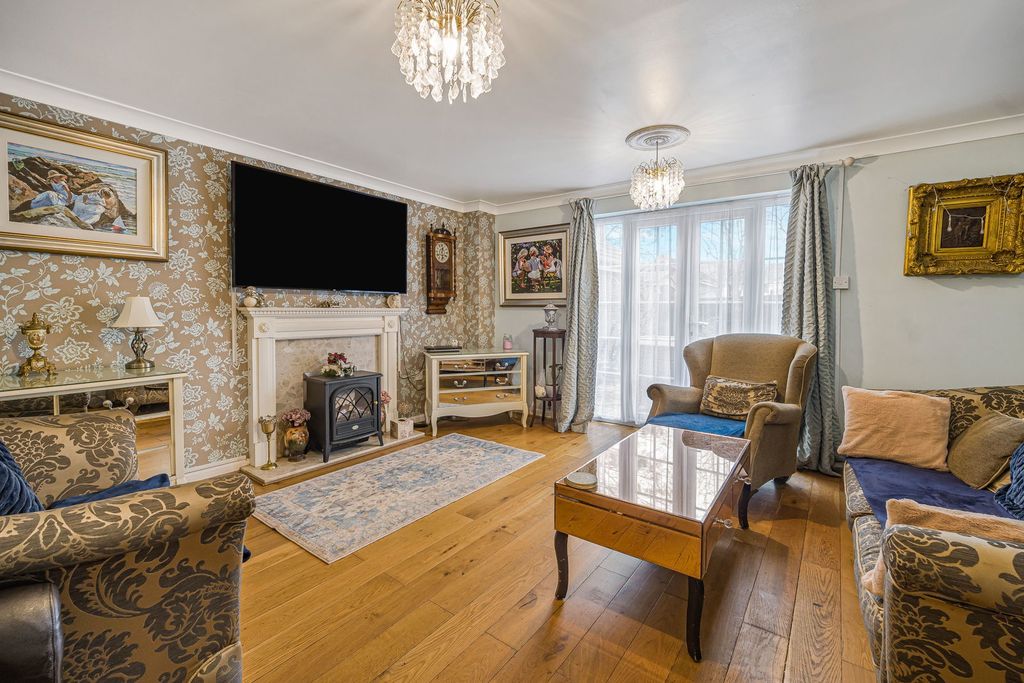 Property photo 2 of 36