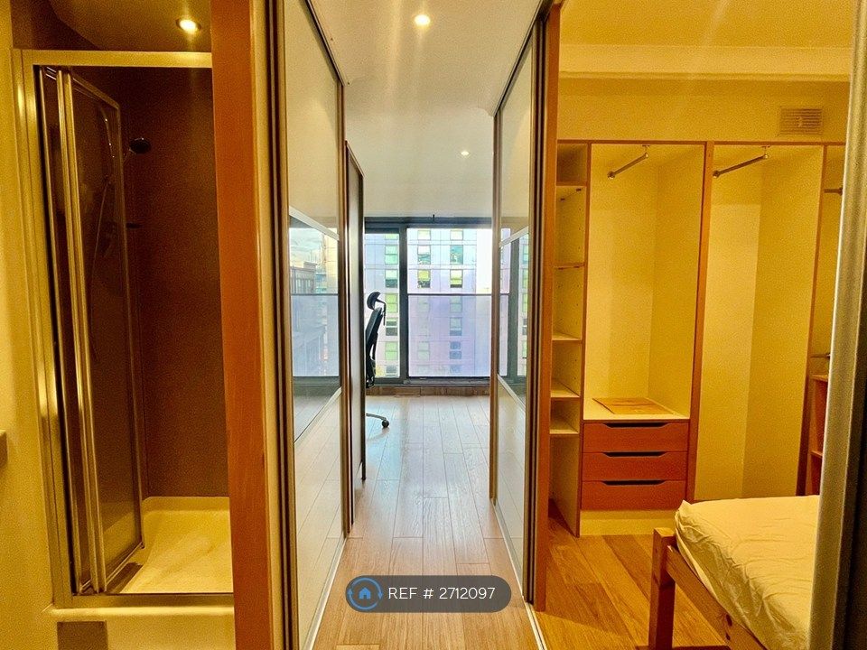 Property photo 3 of 9 Hallway