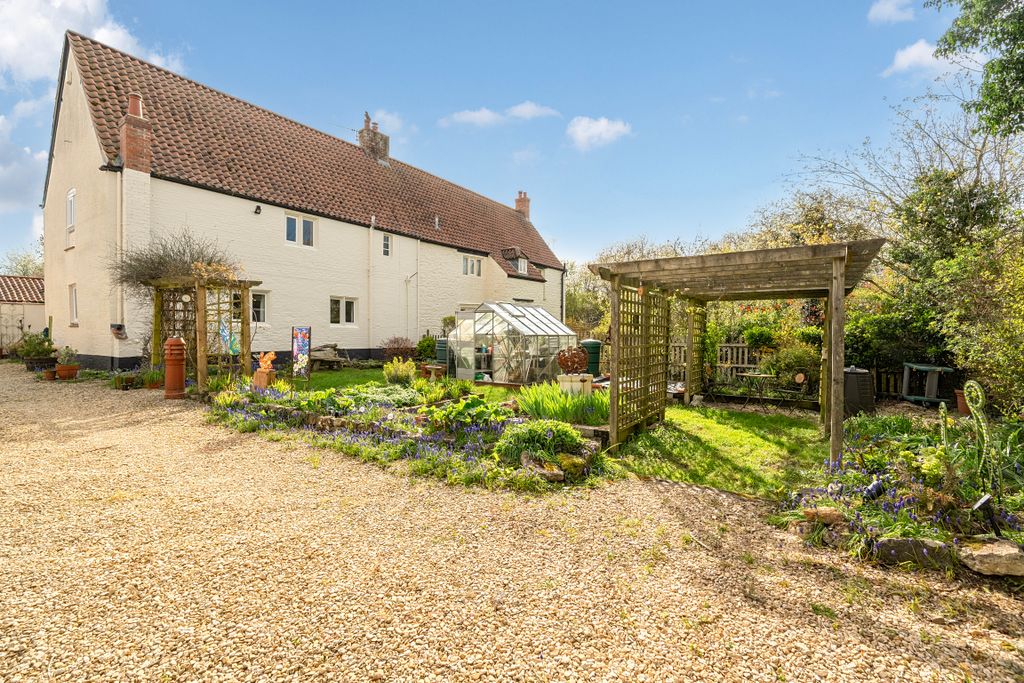 Property photo 2 of 23 1433864769c5574F138F6