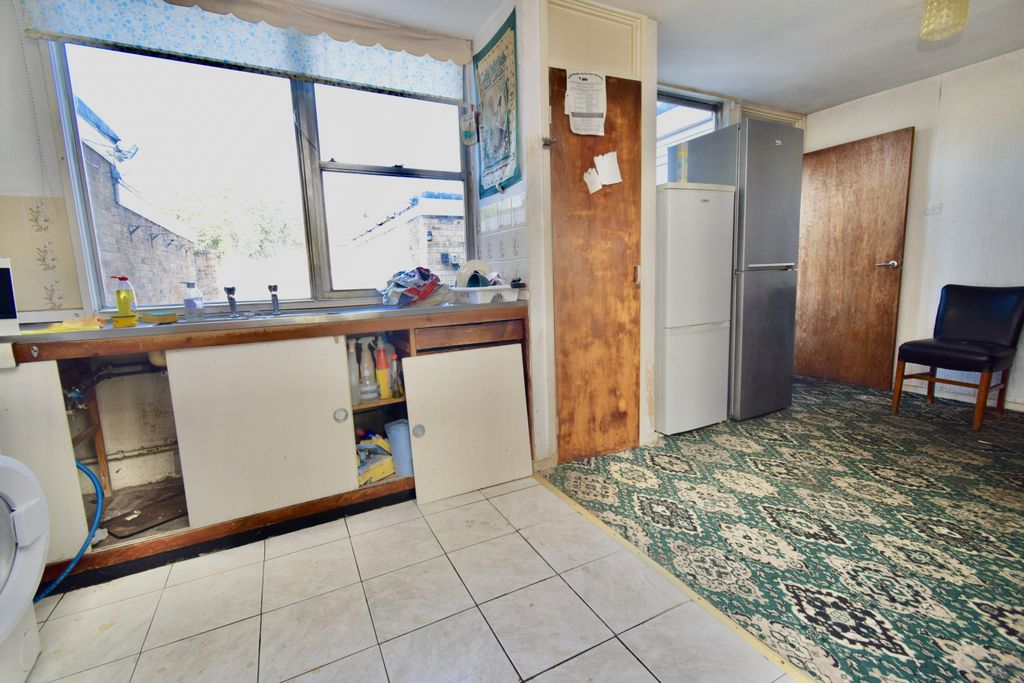 Property photo 3 of 9 Gallery