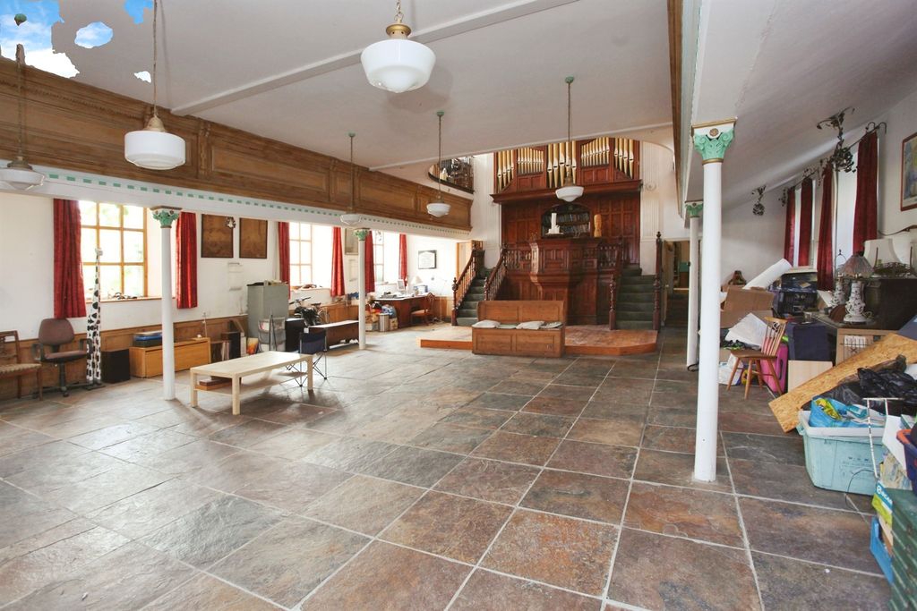 Property photo 3 of 19