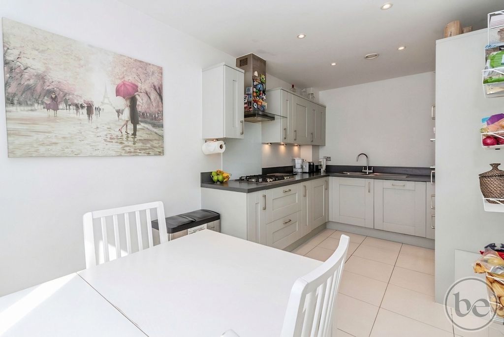 Property photo 3 of 31 Kitchen Breakfast Room