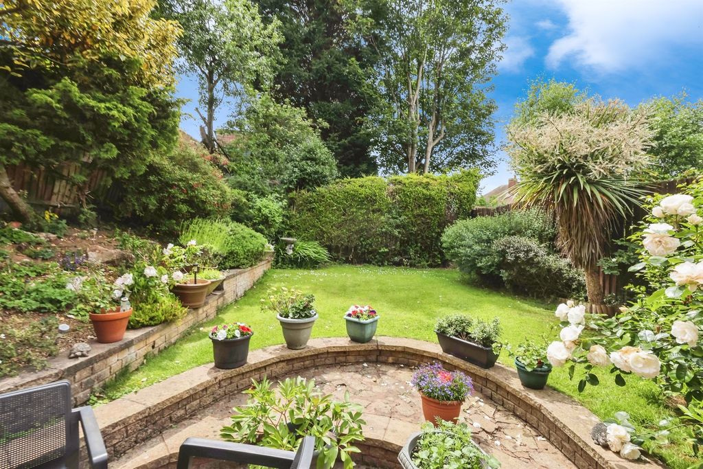 Property photo 2 of 17