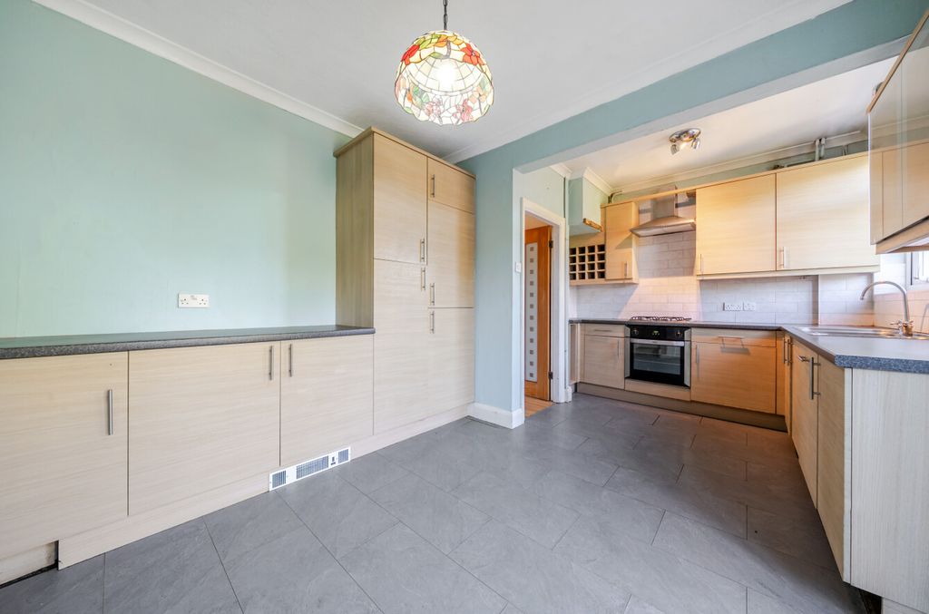 Property photo 3 of 8 Kitchen1