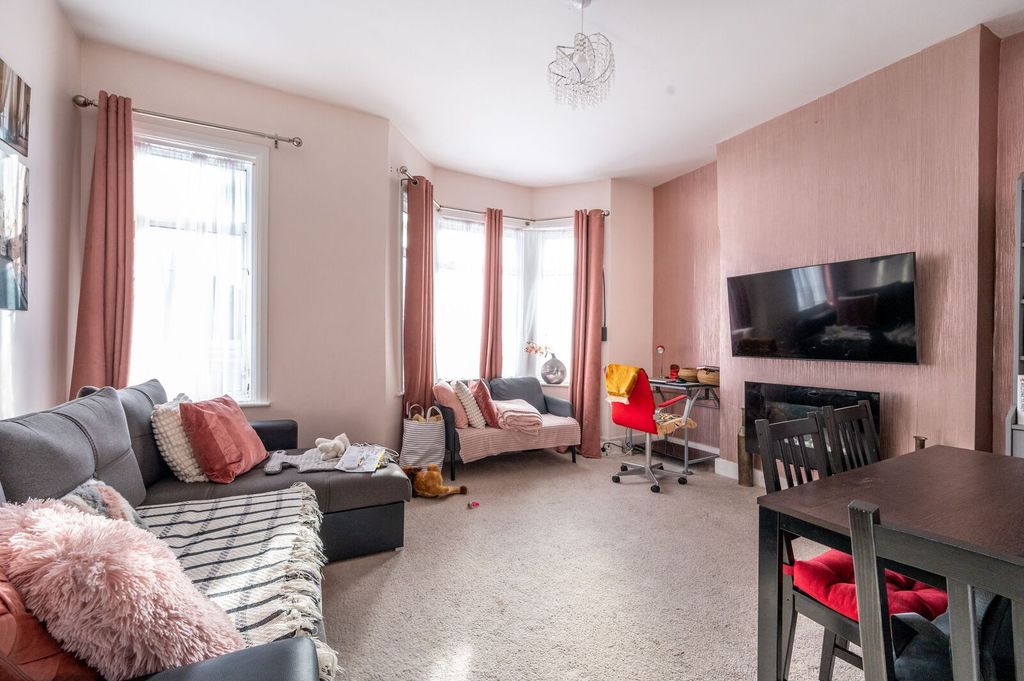 Property photo 1 of 6