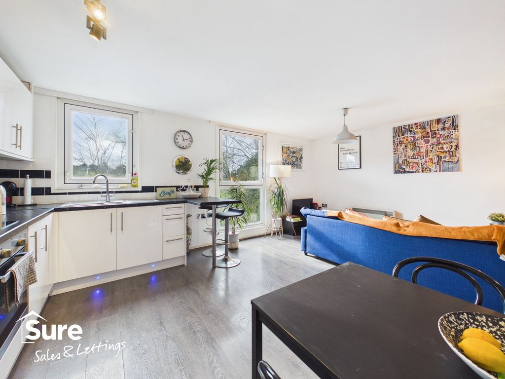 Property photo 2 of 16 4882712