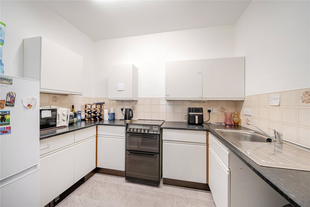 Property photo 3 of 14 Kitchen