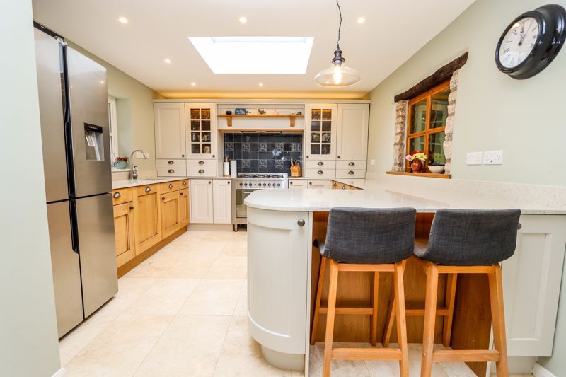 Property photo 2 of 37 Kitchen/Breakfast Room