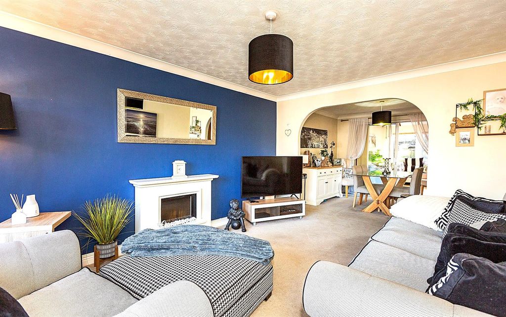 Property photo 2 of 29 15 Ffordd Dryden Lounge Pic.Jpg