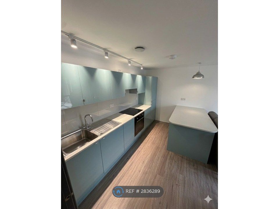 Property photo 1 of 8 Kitchen And Breakfast Bar