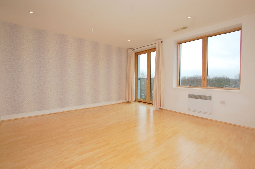 Property photo 1 of 7 Living Room