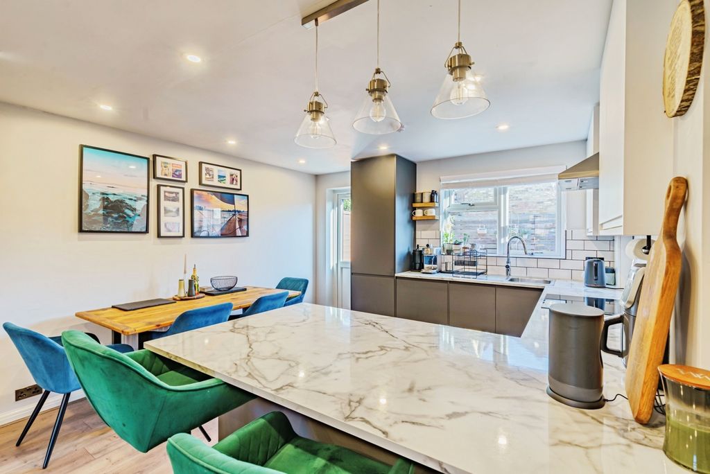 Property photo 1 of 17 Pbox-Img.Jpg