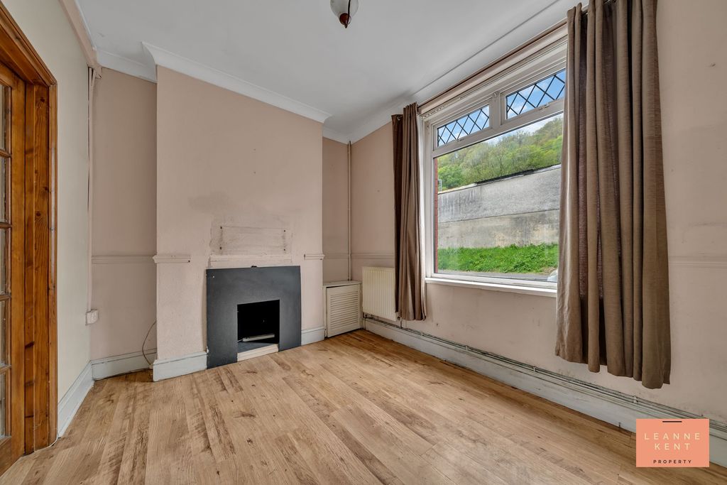 Property photo 3 of 29