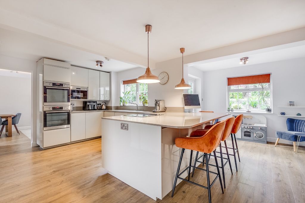 Property photo 2 of 31 4395734