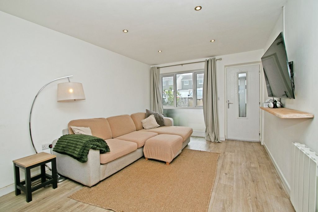 Property photo 2 of 11 Pbox-Img.Jpg