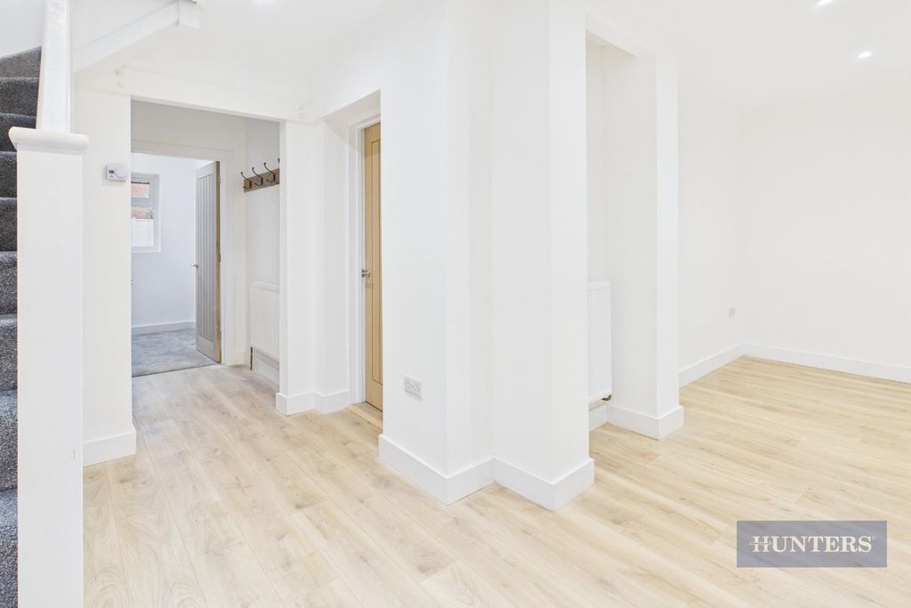 Property photo 2 of 18 Cam05152G0-Pr0323-Still002.Jpg