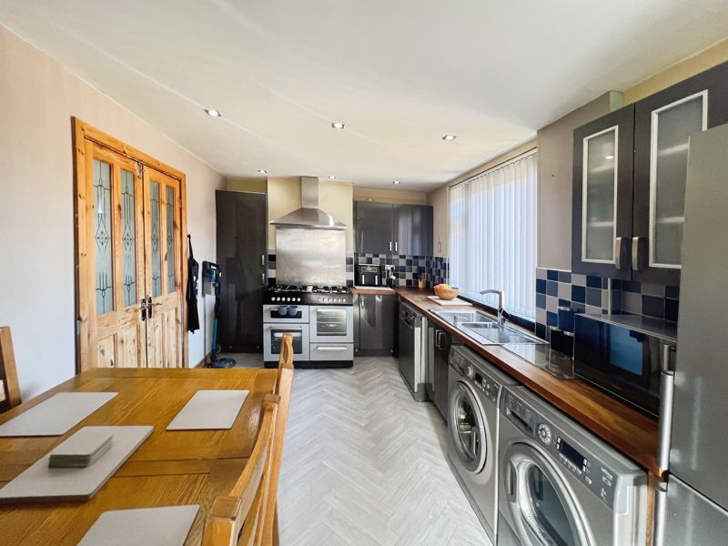 Property photo 3 of 19 Kitchen