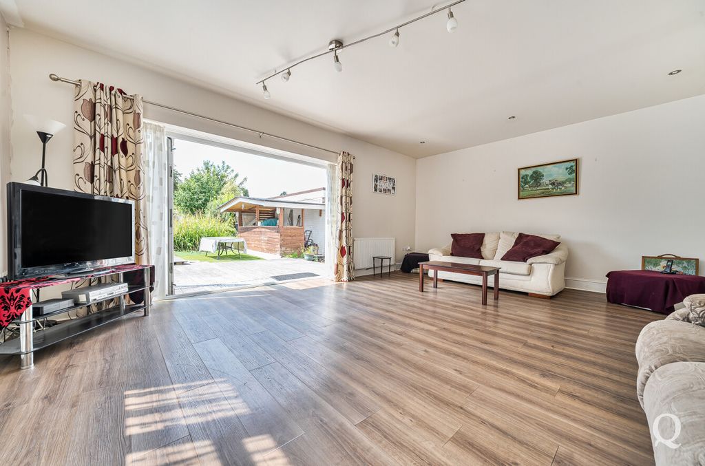 Property photo 2 of 21 8A7444A3-87F4-486...