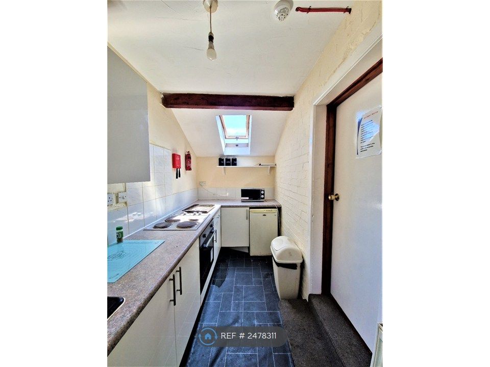 Property photo 3 of 9 Shared Kitchen
