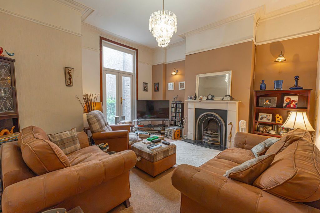 Property photo 3 of 34
