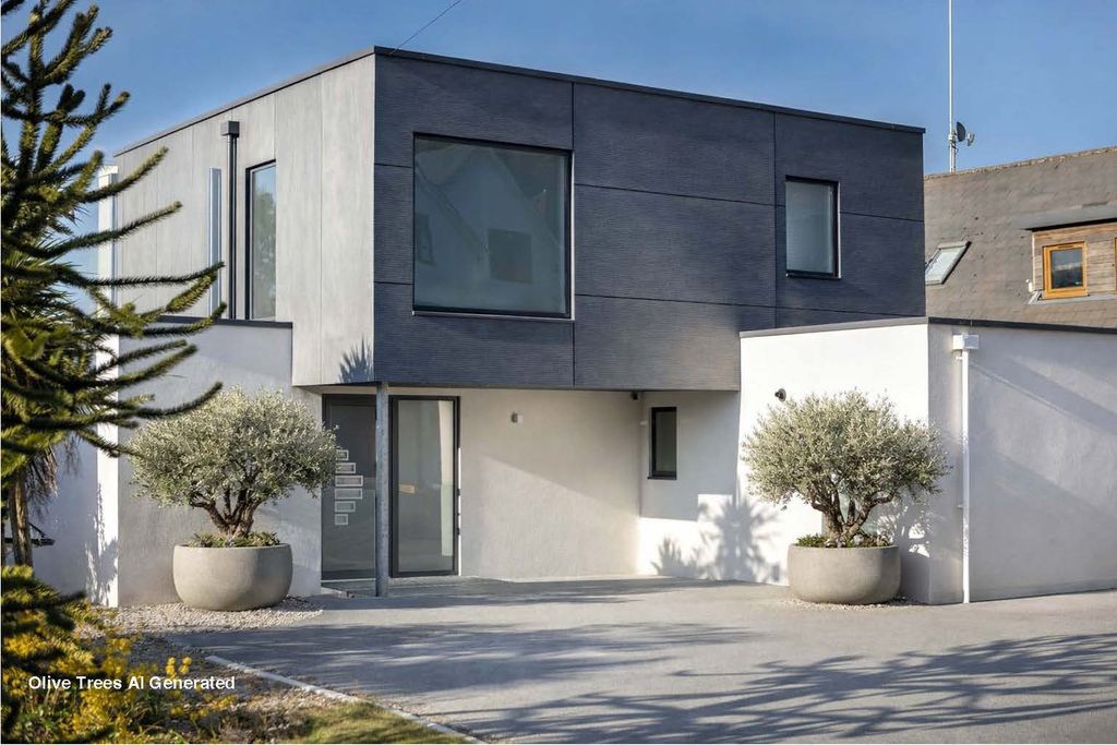 Property photo 3 of 43