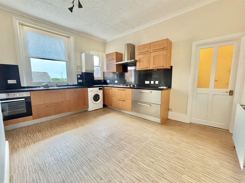 Property photo 3 of 16 Kitchen