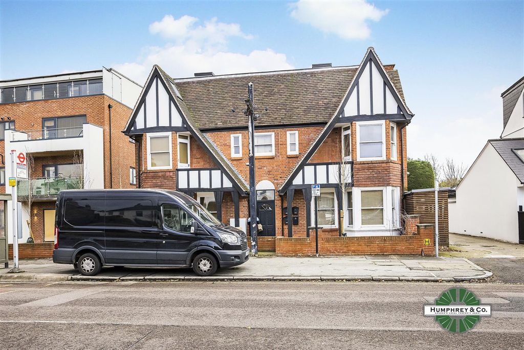 Property photo 1 of 6 Flat 4  63 New Wanstead -015.Jpg