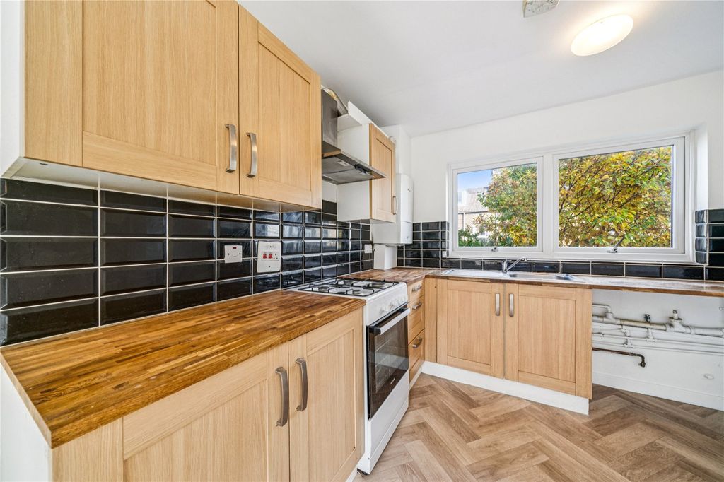 Property photo 3 of 11 Picture No. 17