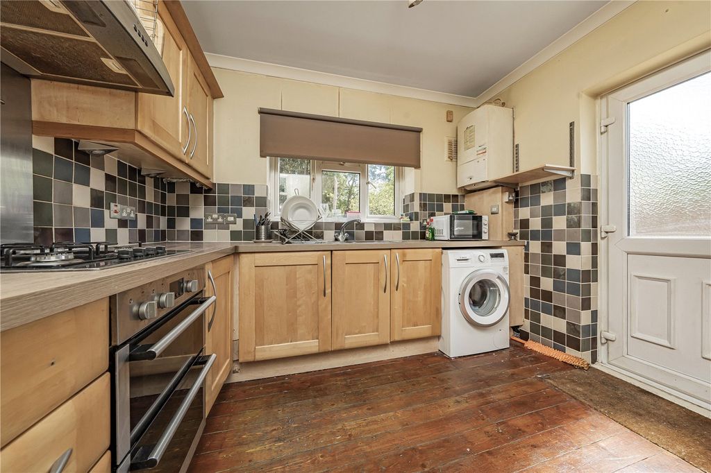 Property photo 3 of 10 Kitchen