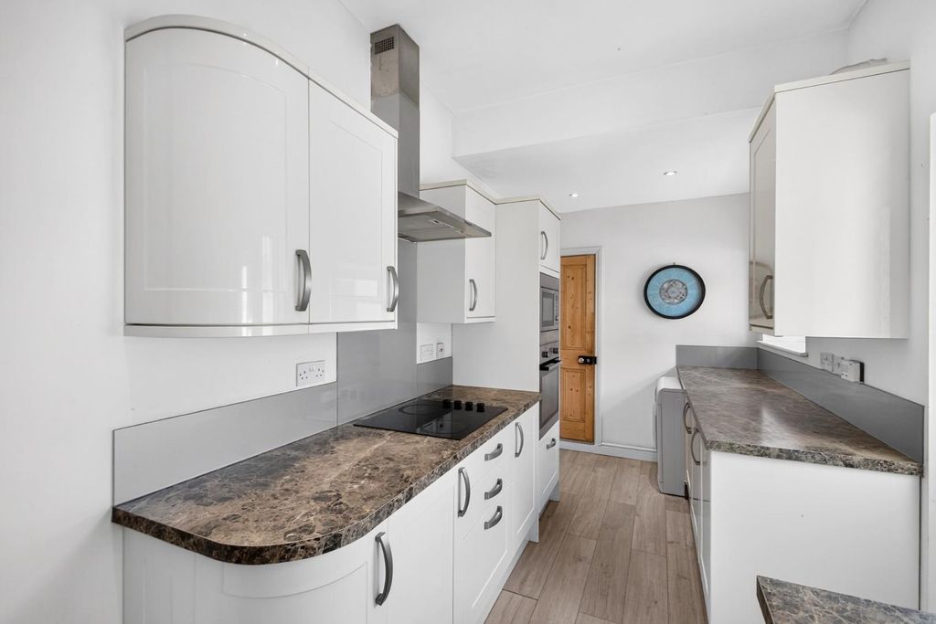 Property photo 3 of 15 2Skiptonst-9.Jpg