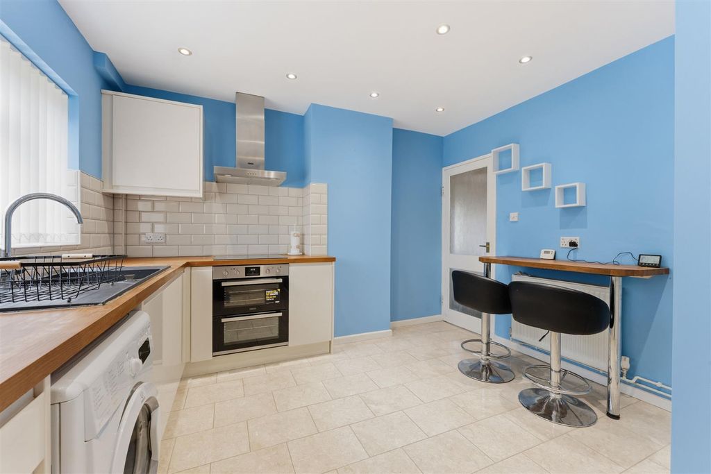 Property photo 2 of 23 Kitchen/Breakfast Room