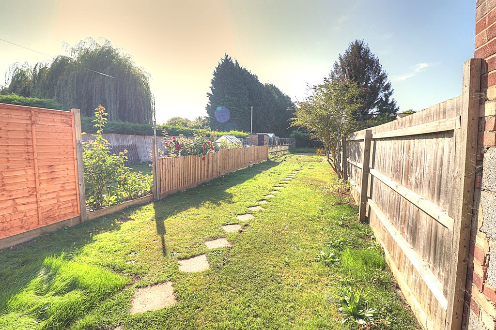 Property photo 3 of 16 Garden 2