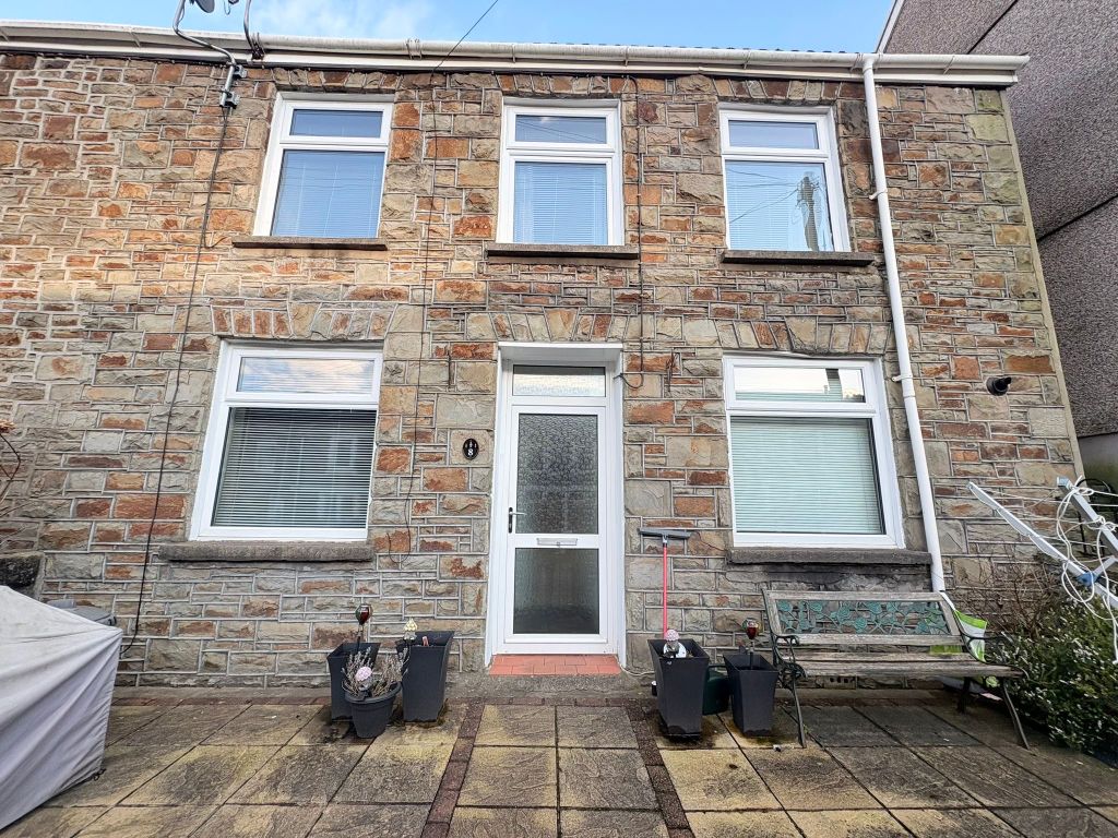 Property photo 2 of 8