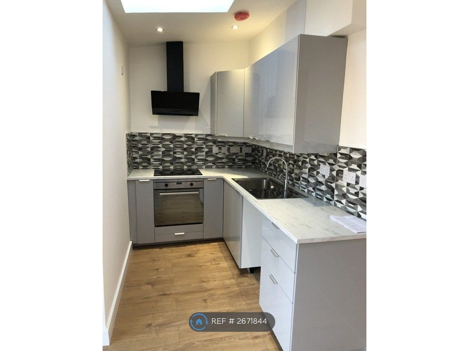 Property photo 1 of 4 Kitchen