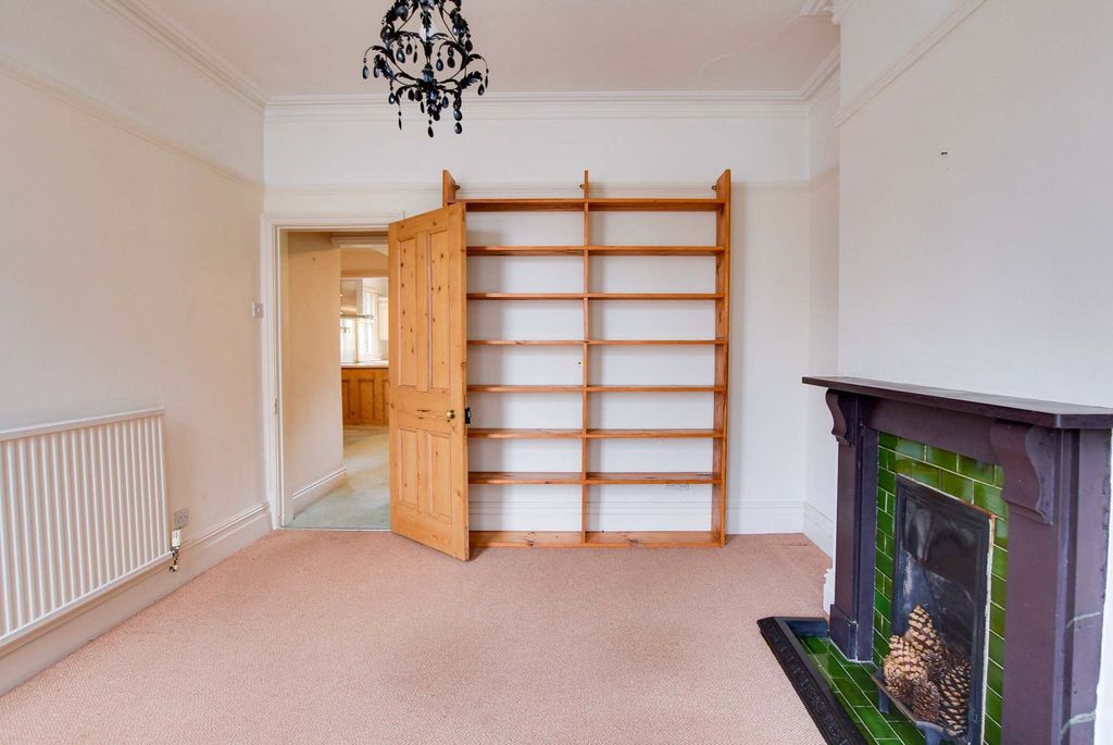 Property photo 3 of 20