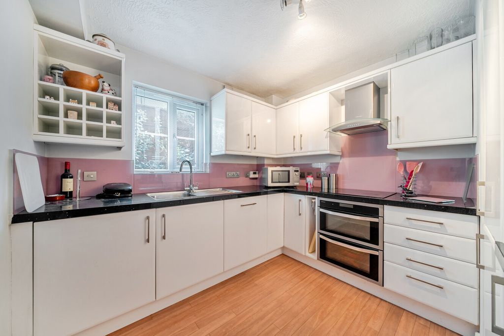 Property photo 3 of 15 1482242-12-6A3d2A...