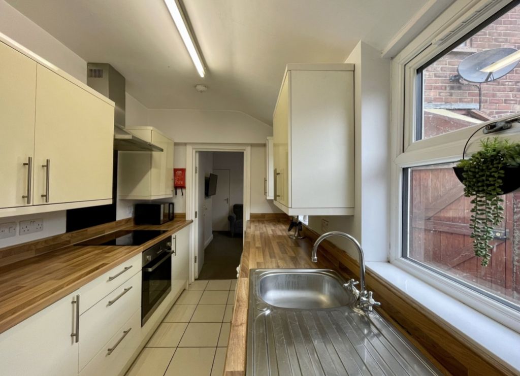 Property photo 3 of 8 Severn Kitchen2
