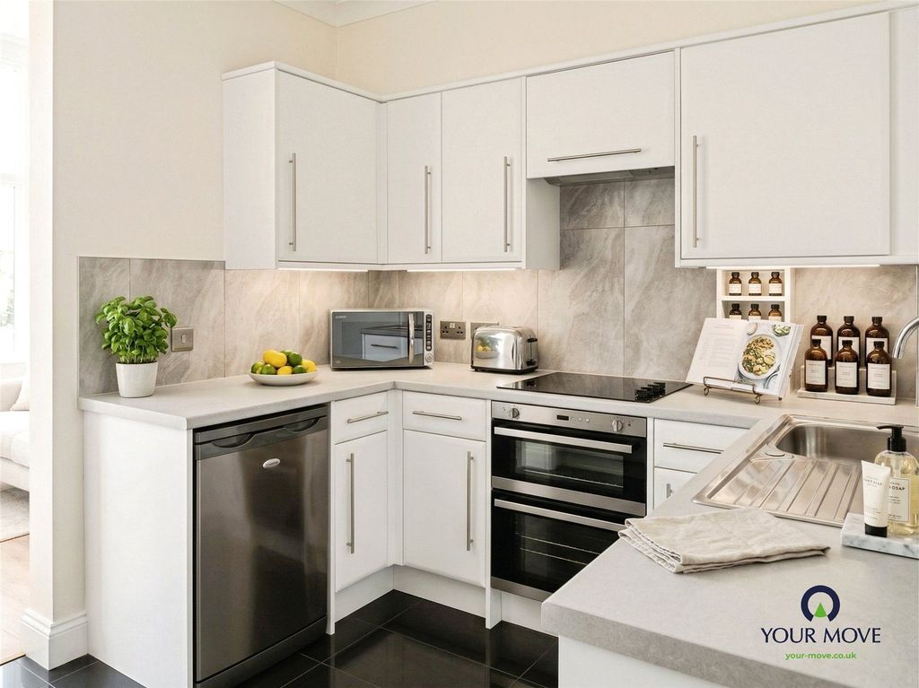 Property photo 2 of 15 Picture No. 11